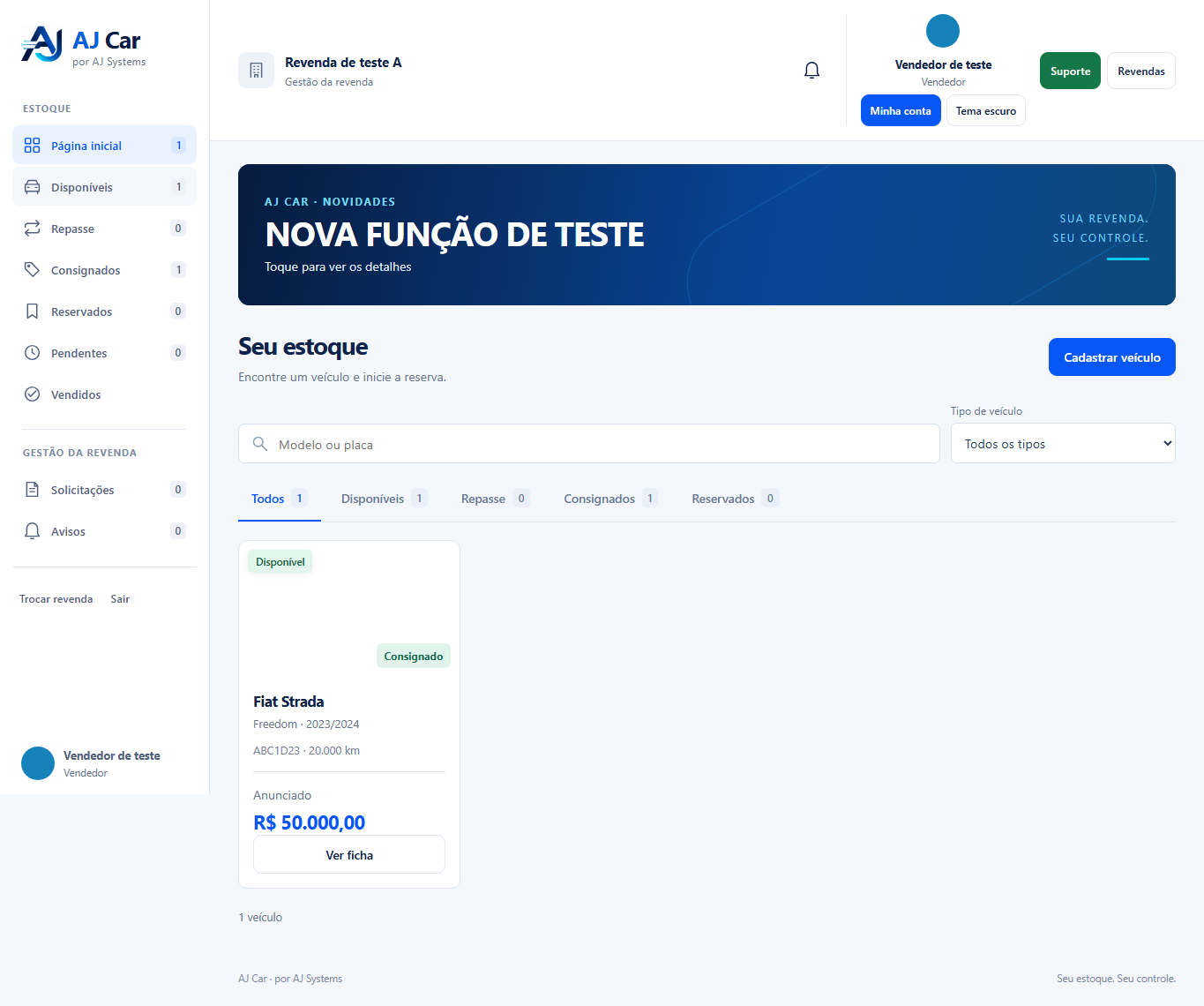 Exemplo do painel AJ Car com cartões de veículos e controles da revenda